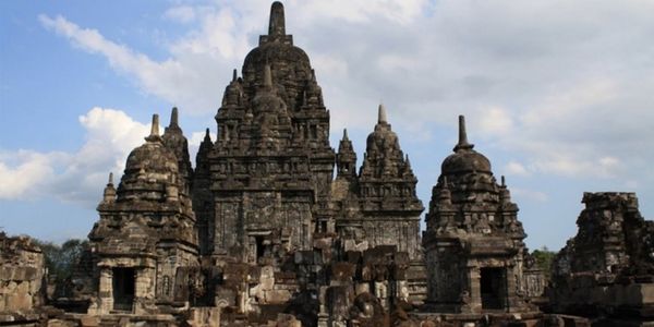 kerajaan hindu pertama di indonesia adalah